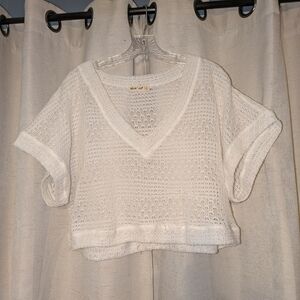 Elegant White Knit V-Neck Crop Top